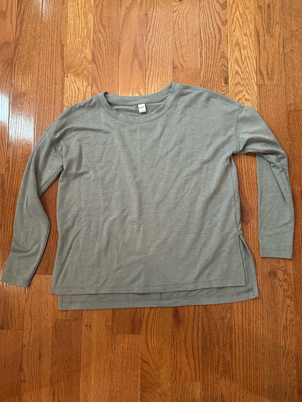 Old Navy Active women’s gray long sleeve with slits in the side size small